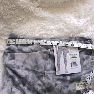 Earth Yoga Organic Clothing Cross Waist Capri in XXL size.